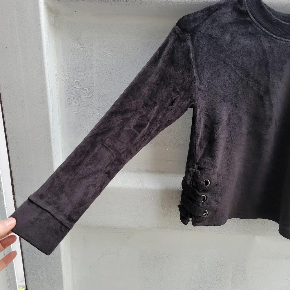 Justice velvet crop top sweater metallic lettering size 7 black silver